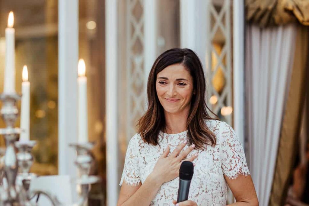 bride's sister and maid of honour making a wedding speech