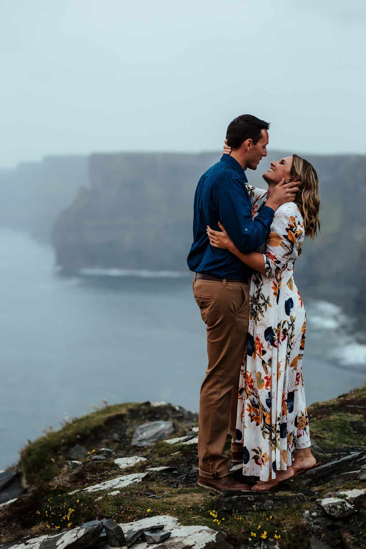 couple photoshoot at cliffs of moher